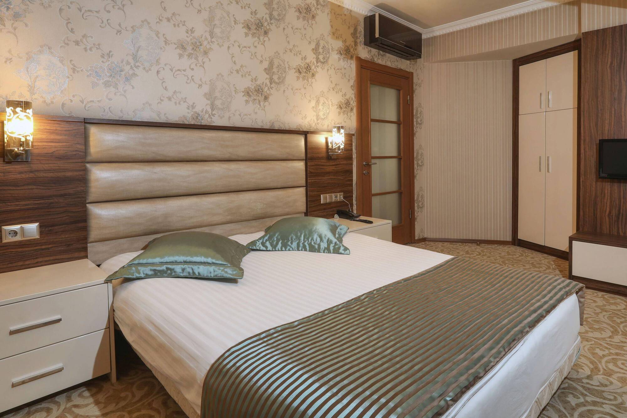 บัลเติร์ก เฮาส์ โฮเต็ล Hotel โคจาเอลี ภายนอก รูปภาพ