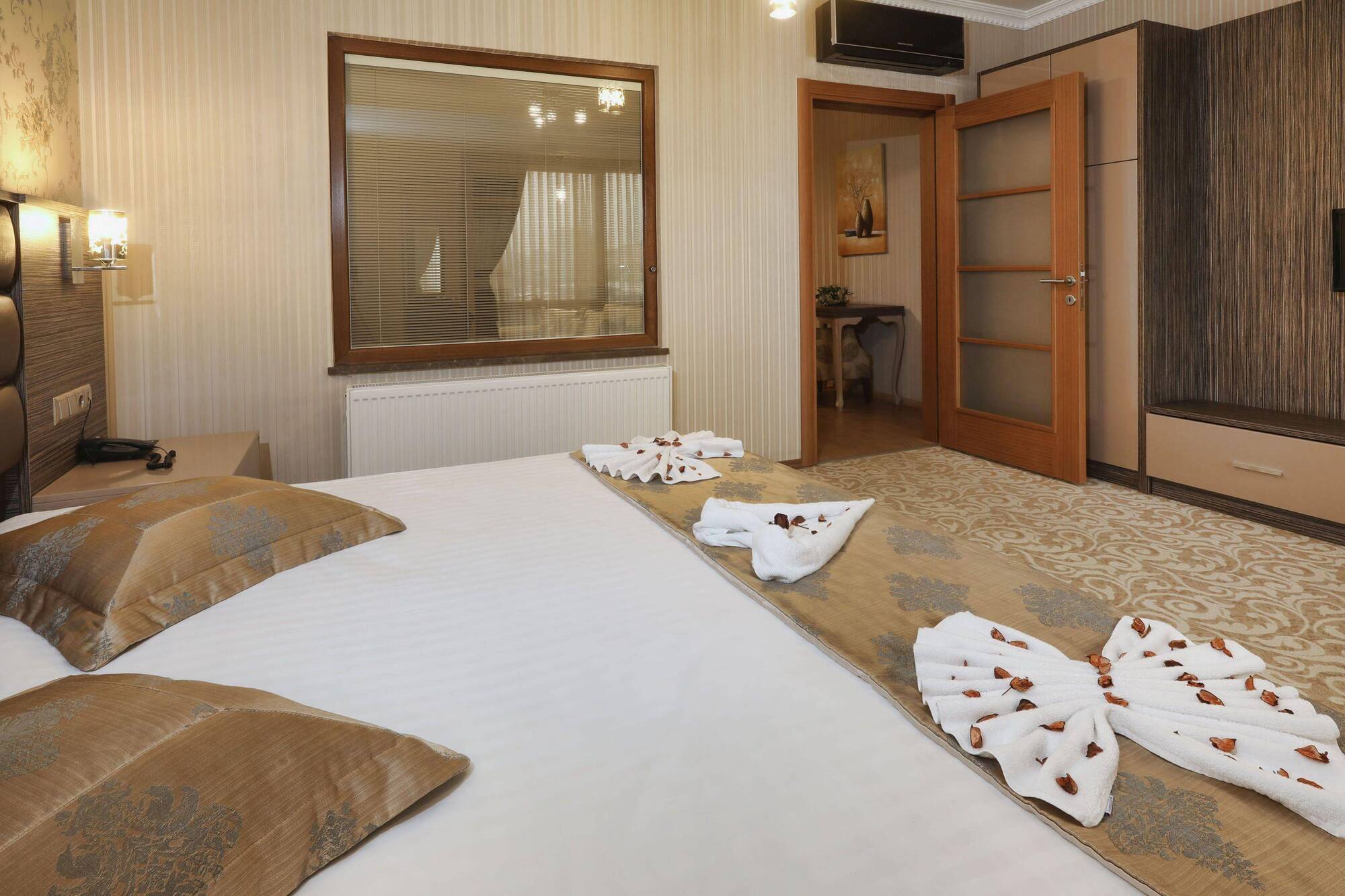 บัลเติร์ก เฮาส์ โฮเต็ล Hotel โคจาเอลี ภายนอก รูปภาพ